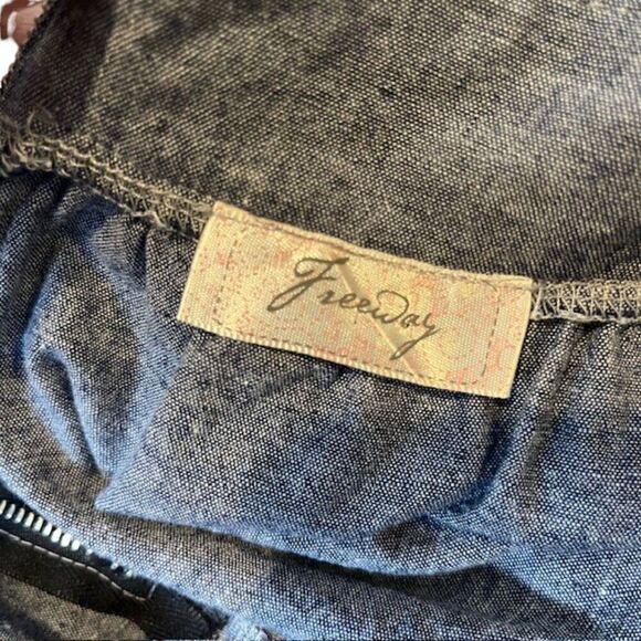 Freeway Chambray Skirt Pockets Back Zip Pintuck Blue Denim Look Size Medium - Picture 4 of 8